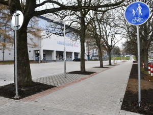 Za šest milionů upravilo město Plzeň bočné prostranství před zimním stadionem v Třebízského ulici