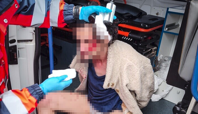 Agresivní muž skončil po zákroku v péči záchranářů