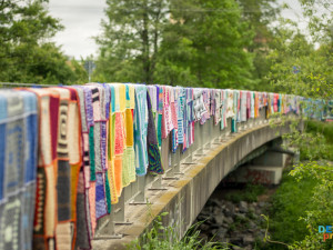 Skončila charitativní výroba a prodej dek, vynesly milion pro hospic