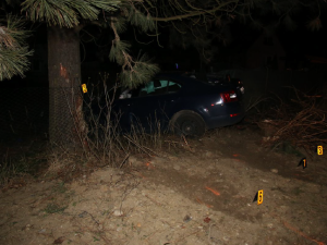 Zdrogovaná žena prchala před policií v kradeném autě. Klíčky od něj našla na parkovišti