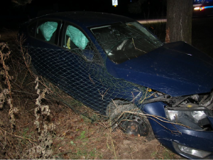 Zdrogovaná žena prchala před policií v kradeném autě. Klíčky od něj našla na parkovišti