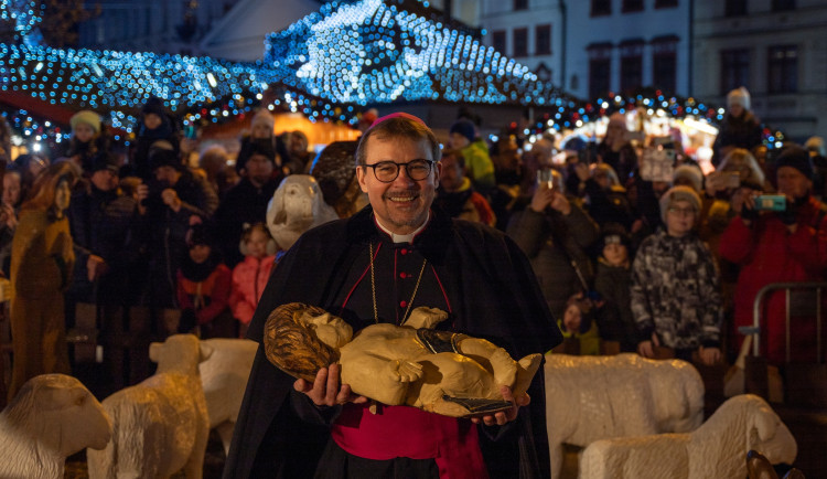 Plzeňský biskup Tomáš Holub pečuje také o své lidství, potkat ho můžete na tenise i na běžkách