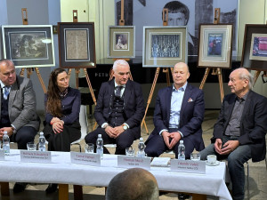 Unikátní sbírku 66 koláží světově proslulého umělce Jiřího Koláře získala galerie darem od společnosti ČEZ