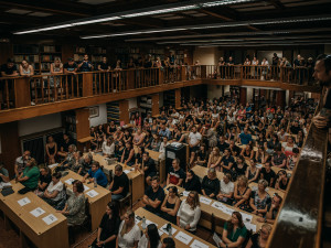 Případ podomácky vyrobené bomby nebo rozřezaná mrtvola v řece, populární přednášky o skutečných zločinech hlásí pokračování