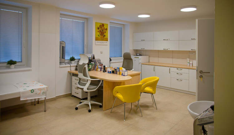 Půldruhého roku město marně shánělo pediatra, nakonec bude ve své praxi pokračovat dosavadní třiasedmdesátiletá lékařka