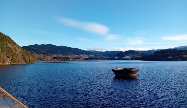 Nýrská přehrada na Šumavě je jedním z nejlepších zdrojů pitné vody v Plzeňském kraji