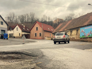 Už od dob socialismu čekali obyvatelé části plzeňské čtvrti Lobzy na stavbu kanalizace a vodovodu. Konečně se buduje