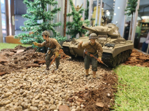 FOTO: Nadšenci představili svou sbírku modelů vojenské techniky, lákají na akční dioráma z osvobození