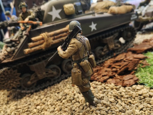 FOTO: Nadšenci představují svou sbírku modelů vojenské techniky, lákají na akční diorama z osvobození