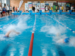 Téměř 140 mladých vodních záchranářů soutěžilo v Plzni v disciplínách záchranářského sportu