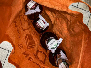 Kuriózním způsobem se pokoušel skrýt před strážníky svoji pravou identitu přistižený zloděj. Krádež vysvětlil jen těžko uvěřitelnou báchorkou