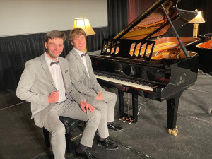 Dva mladí pianisté zaznamenali mimořádný úspěch na světové soutěži. Ze zámoří přivezli bronz