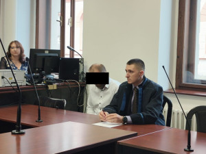 Koloběžkář po hádce uškrtil motorkáře a z místa činu odjel. Soud radikálně zmírnil jeho trest