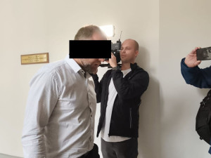 Koloběžkář po hádce uškrtil motorkáře a z místa činu odjel. Soud radikálně zmírnil jeho trest