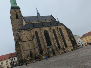 Týpek nadával v kostele, tak jsem ho vyprovodil ven, říká strážce katedrály. Ještě nedávno žil na ulici