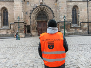 Týpek nadával v kostele, tak jsem ho vyprovodil ven, říká strážce katedrály. Ještě nedávno žil na ulici