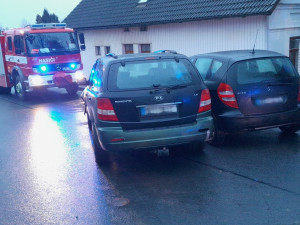 Západní Čechy zasáhla extrémní ledovka, policisté řeší větší množství nehod, problémy mají i hasiči