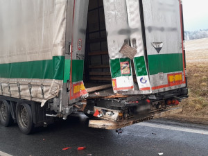 Západní Čechy zasáhla extrémní ledovka, policisté řeší větší množství nehod, problémy mají i hasiči