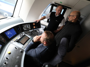 Dráhy představily nové bateriové vlaky, jezdit budou po Plzeňsku od roku 2028