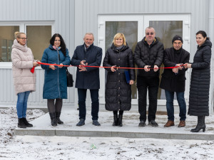 Mladí zahradníci mohou využívat nové kontejnerové učebny. Plzeňský kraj za ně zaplatil deset milionů