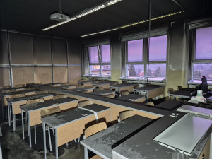 Požár poničil učebnu fyziky v budově gymnázia, způsobená škoda se odhaduje na půl milionu korun