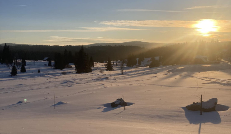 Šumava se probudila do mrazivého rána. Na Březníku klesla teplota pod minus 20,2 stupně Celsia