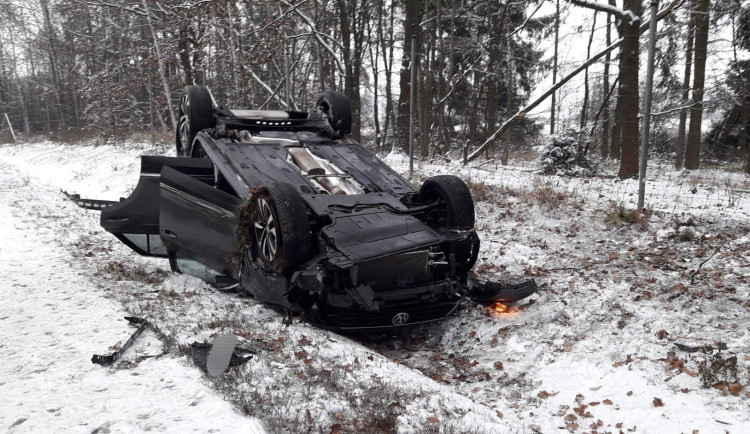 Při lednových nehodách vyhasl na silnicích Plzeňské kraje jeden život, mladý policista zemřel během výkonu služby