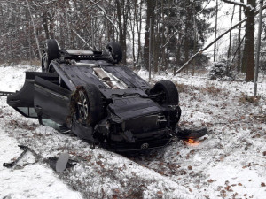 Při lednových nehodách vyhasl na silnicích Plzeňské kraje jeden život, mladý policista zemřel během výkonu služby