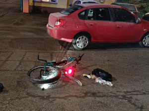 Hned dva cyklisté utrpěli ráno velmi těžká zranění při střetech s automobily