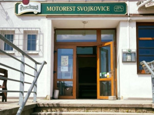 V motorestu se uskuteční koncert problematických skinheadských skupin, policie bude akci sledovat