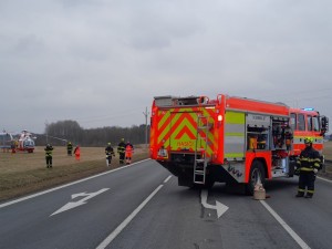 Vážná dopravní nehoda u sjezdu z dálnice si vyžádala osm zraněných