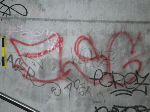 Sprejeři se vyřádili hned na několika objektech