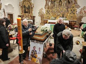 Chodsko se rozloučilo s králem dudáků, smuteční obřad se konal v domažlickém kostele