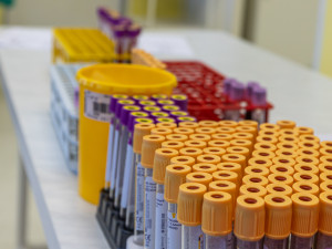 Nemocnice lákají dárce krve na zajímavé benefity, nechybí skipasy nebo lístky do zoo