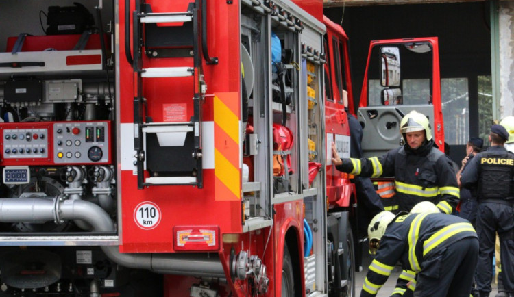 Hasiči v Plzeňském kraji zasahovali vloni mnohem častěji, ubylo ale požárů i výjezdů k nehodám