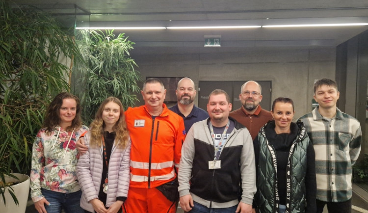 Žena zkolabovala na firemním večírku v Brně. Zachránila ji rychlá pomoc kolegů