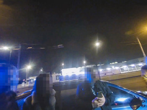 A autě cestovaly mimo jiné i dvě nezletilé dívky pod vlivem alkoholu