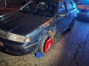 V měřeném úseku ujížděl řidič strážníkům rychlostí 140 km/h. Z několika lží ho nakonec usvědčilo policejní foto