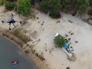 Dronaři z Plzně překonali rekord v počtu ostrých zásahů. Za loňský rok evidují 128 zásahů u nehod, požárů a při pátrání