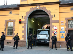 Trestanec na cele ve věznici napadl spolubydlícího a způsobil mu zranění. Na místě zasahovala i policie