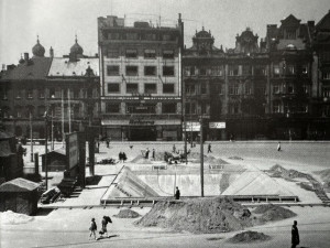 Stavba nádrže na náměstí Republiky