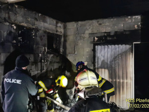 Noční požár terasy rodinného domu způsobil škodu za půl milionu korun