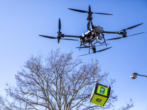 Transport zdravotnického materiálu pomocí dronů pro záchrannou službu testuje jako první v ČR unikátní projekt