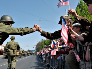 KOMENTÁŘ: Jaké budou letošní Slavnosti svobody v Plzni ve světle výroků amerického prezidenta Trumpa?