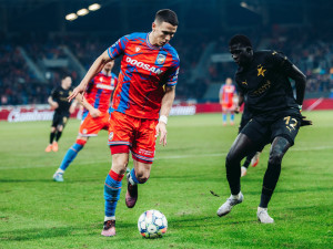 Fotbalisté Slavie díky Chorému vyhráli v Plzni 3:1 a vedou ligu už o 13 bodů