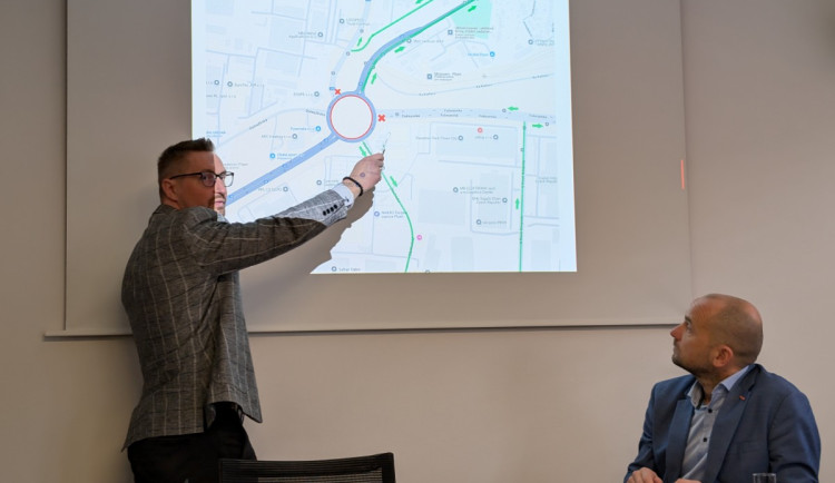 Startuje přestavba obří a velmi vytížené křižovatky ve městě, řidiče čeká půlroční omezení