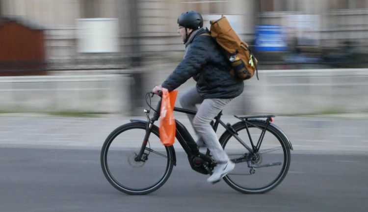 Co si myslí politici o nákupu 300 elektrokol pro novou službu sdílených bicyklů?