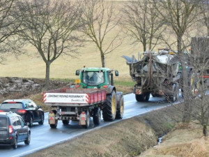 Farmáři z Plzeňského kraje protestovali u hranic s Němci proti politice EU