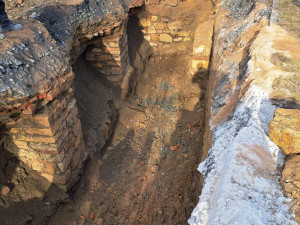 Pozor změna, uzavírka Rolnického náměstí se odsouvá kvůli archeologickému nálezu