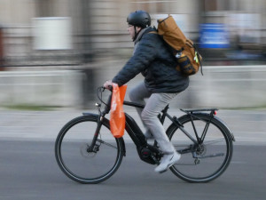 Co si myslí politici o nákupu 300 elektrokol pro novou službu sdílených bicyklů?